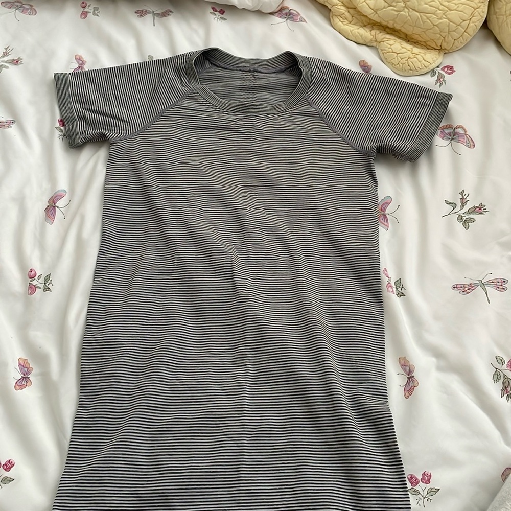 LULULEMON TOP